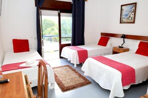Deluxe Triple Room, Balcony, Garden View | Soundproofing, free WiFi - Braga Restaurante e Residencial (Vimeiro)