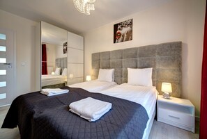 Superior Apartment, Pool Access, River View - Live & Travel Apartments Waterlane  (Gdańsk)
