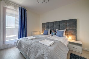 Superior Apartment, 1 King Bed with Sofa bed, Balcony, River View - Live & Travel Apartments Waterlane  (Gdańsk)