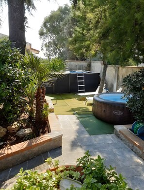 Outdoor spa tub - 'La Camera di Ester' Bed and Breakfast with Shared Pool, Wi-Fi and Air Conditioning (Polignano a Mare)