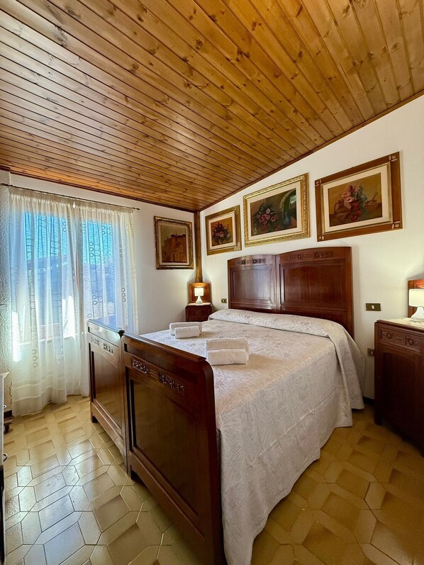Room - 'La Camera di Ester' Bed and Breakfast with Shared Pool, Wi-Fi and Air Conditioning (Polignano a Mare)