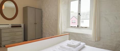 3 quartos, Wi-Fi de cortesia, individualmente decorados