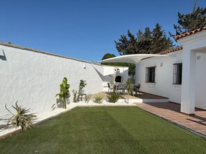 Outdoor dining - Vrbo Property (Conil de la Frontera)