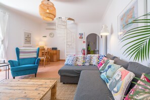 Living area - Bright & Spacious 3-Bedroom Apartment with Dual Balconies & Pool in Burgau (Burgau)