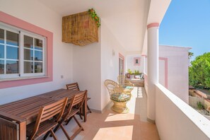 Outdoor dining - Bright & Spacious 3-Bedroom Apartment with Dual Balconies & Pool in Burgau (Burgau)