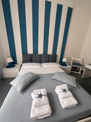 Iron/ironing board, travel crib, free WiFi, bed sheets - Chicca House (Maiori)