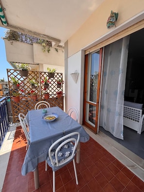 Outdoor dining - Vrbo Property (Maiori)