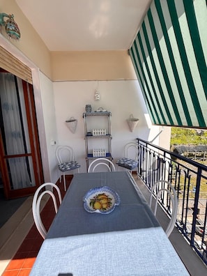 Outdoor dining - Vrbo Property (Maiori)