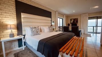 Suite, Balcony, Lake View | Free WiFi