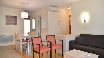 Apartment | Dining