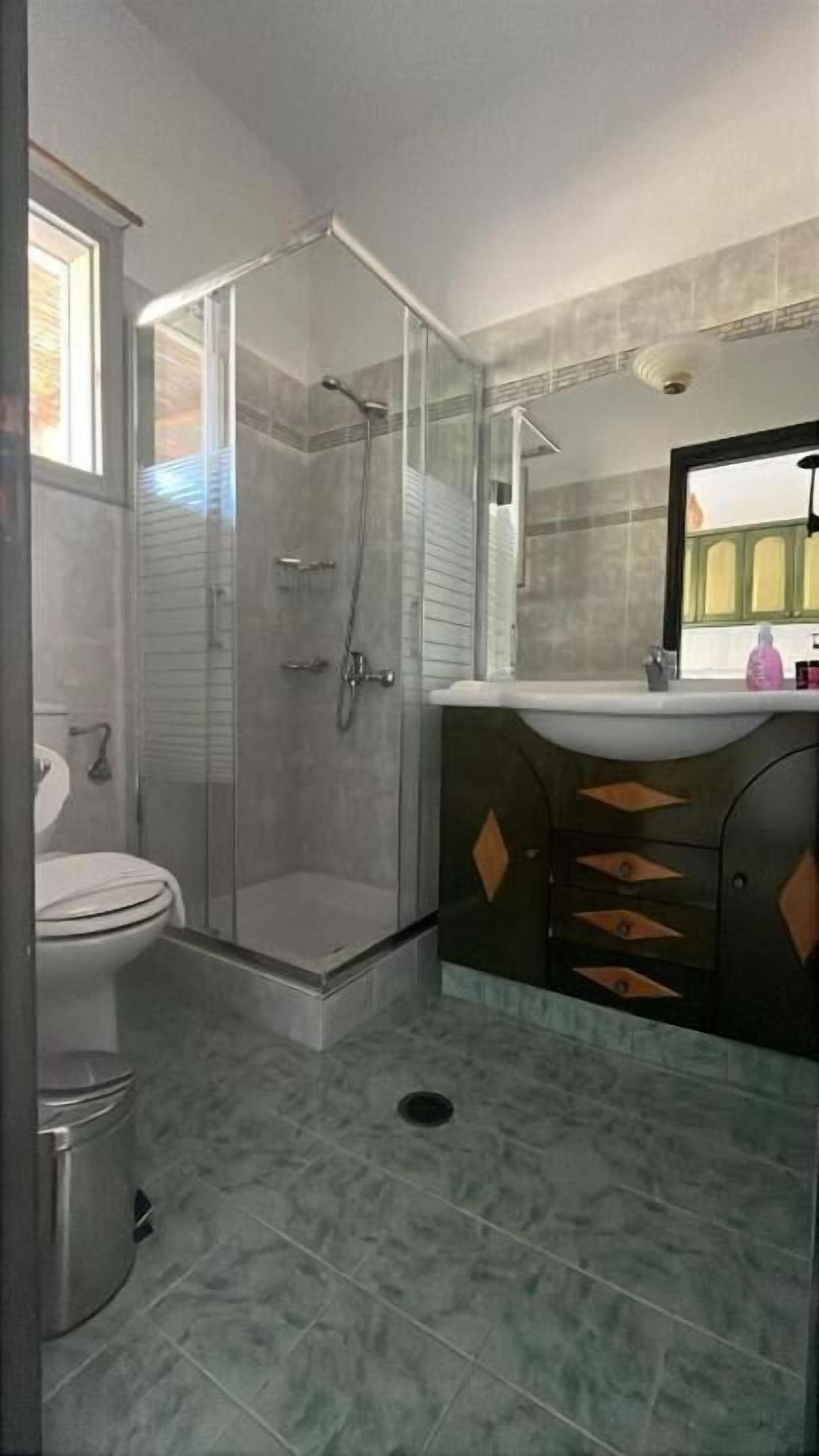 Dusche, Handtücher, Shampoo