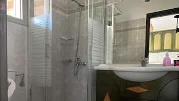 Dusche, Handtücher, Shampoo