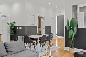 Apartemen, 4 kamar tidur | Ruang makan
