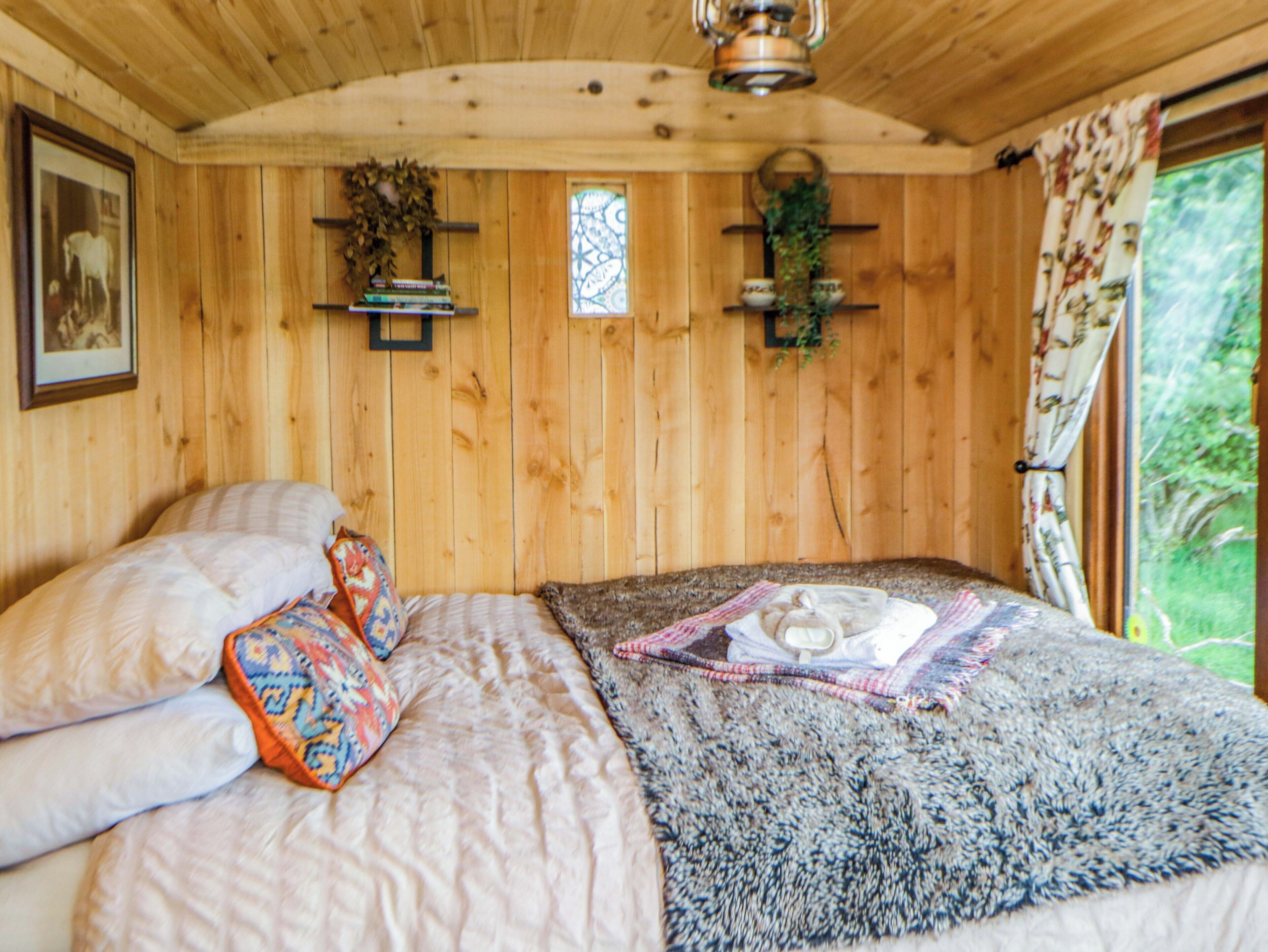 1 Schlafzimmer, individuell dekoriert, individuell eingerichtet