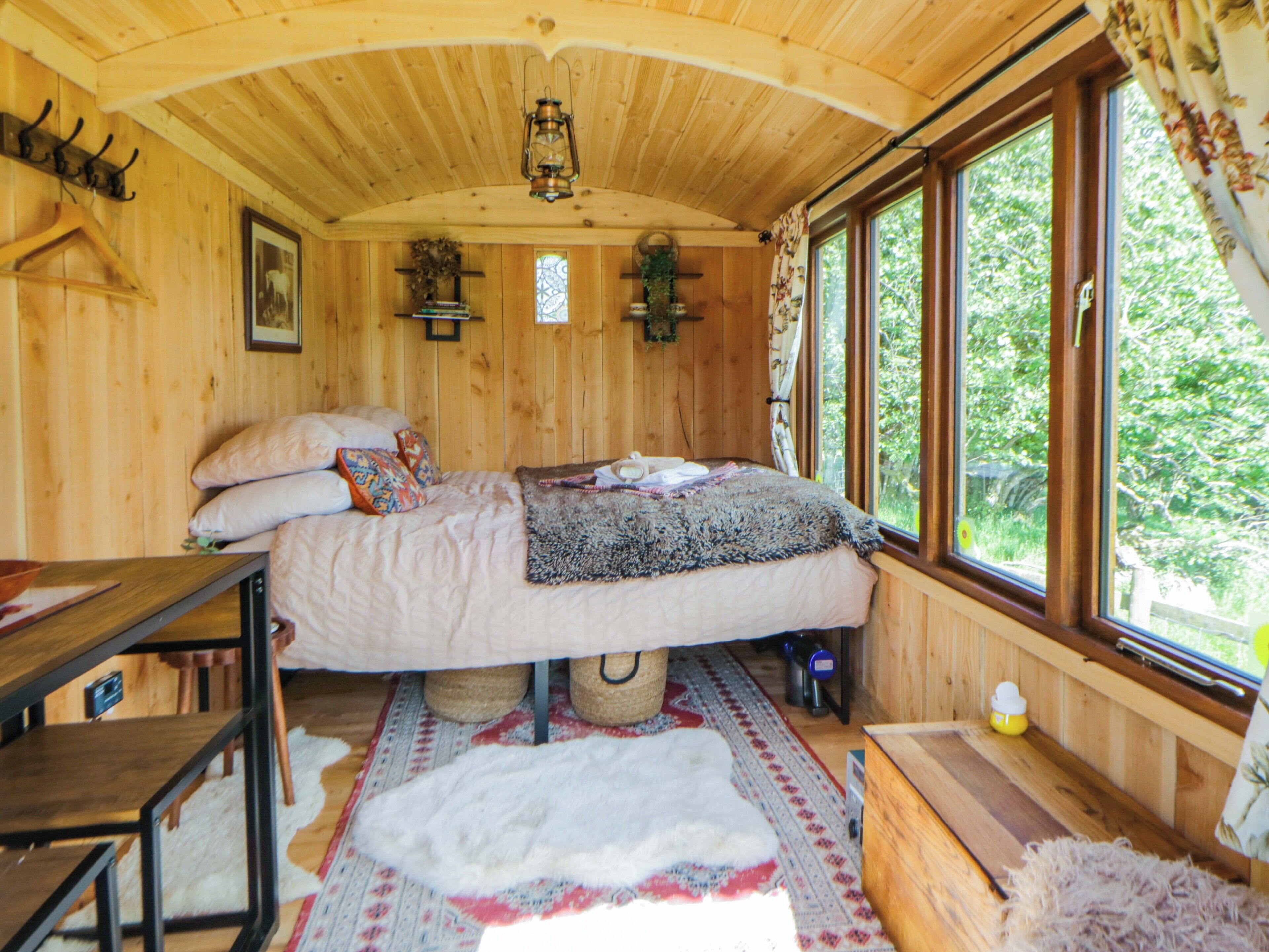 1 bedroom, individually decorated, individually furnished