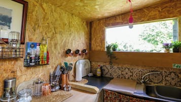 Batterie de cuisine, vaisselle et ustensiles