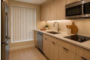 Chambre Élite | Cuisine privée | Réfrigérateur, micro-ondes, four, plaque de cuisson