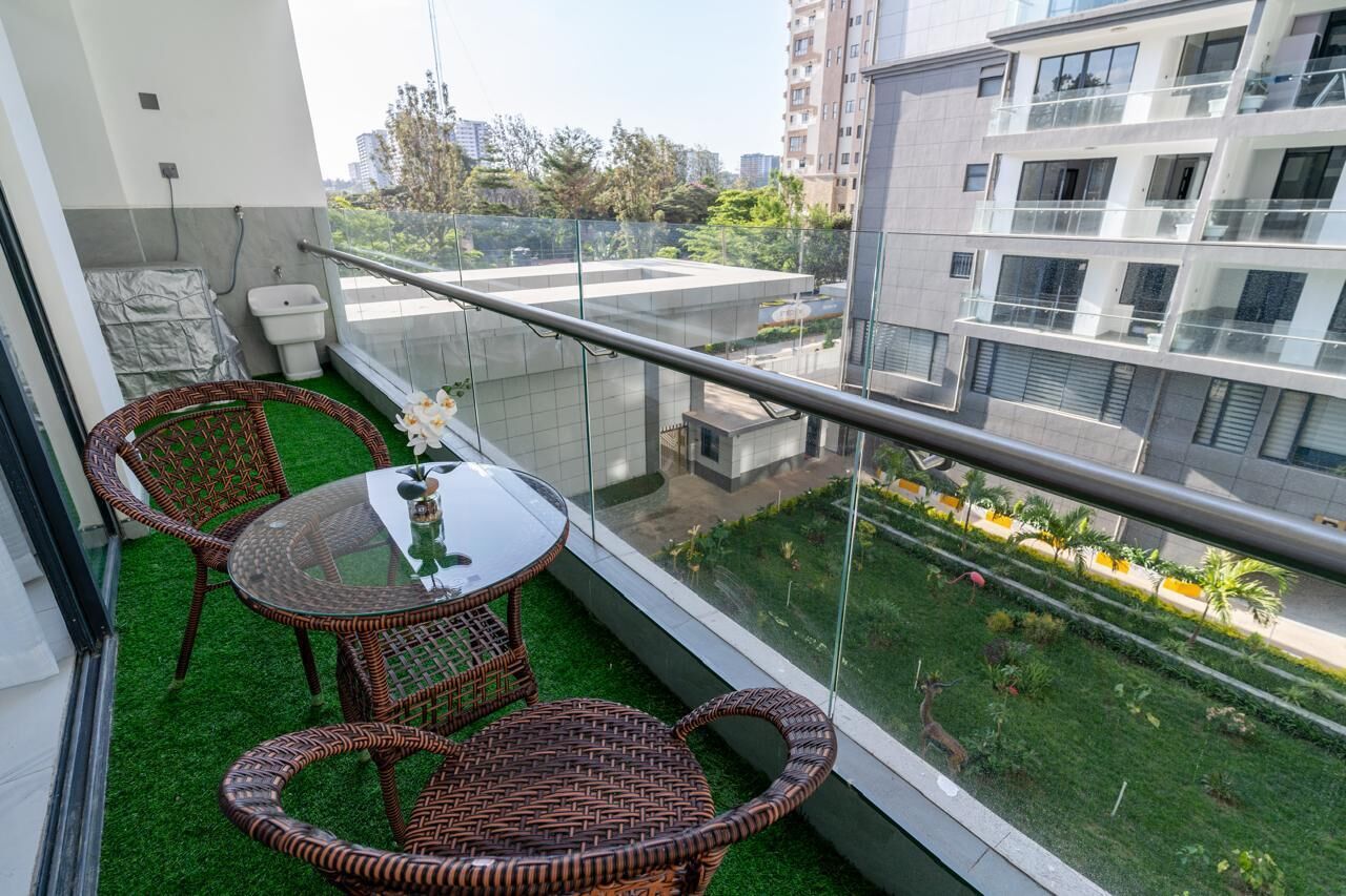 Apartamento clásico, vistas a la ciudad | Balcón