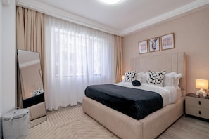 Căn hộ phong cách cổ điển, quang cảnh thành phố | Bộ đồ giường cao cấp, nệm cao su hoạt tính (memory foam) 