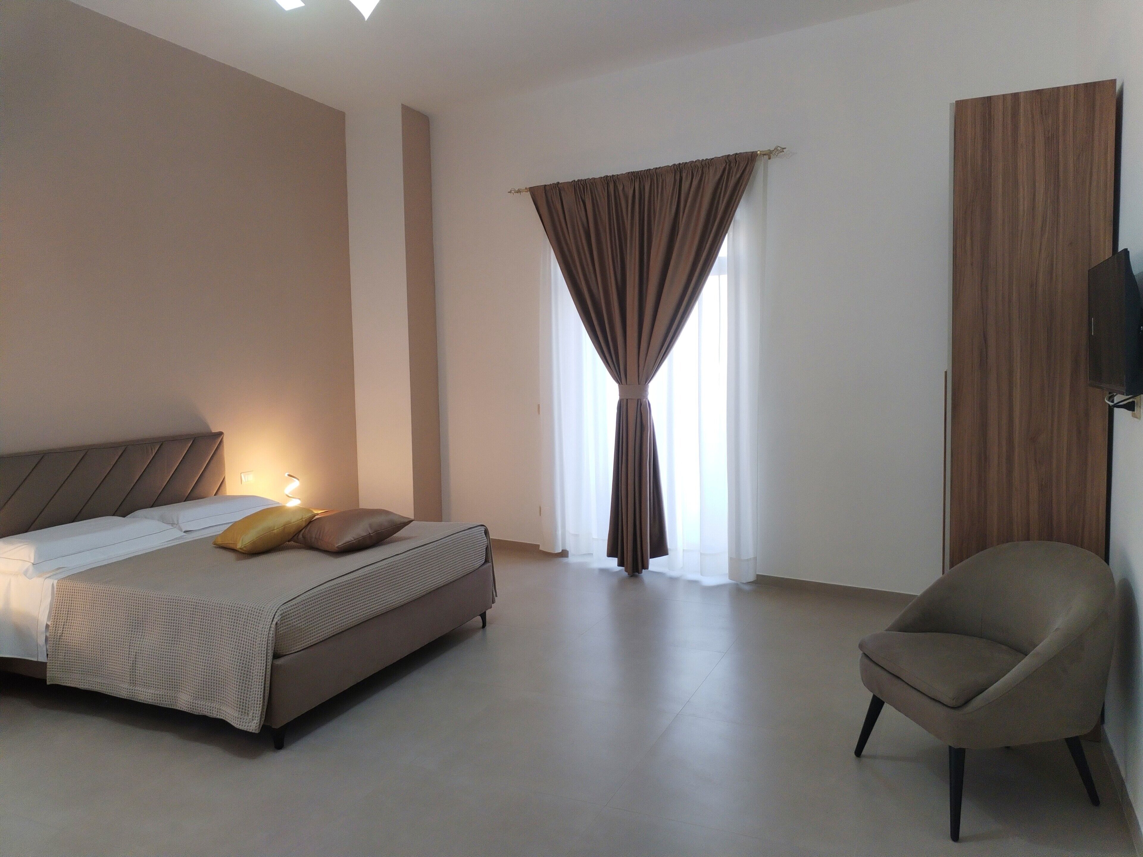 Room. Bed and Breakfast 'Camera Calico' with Balcony, Wi-Fi and Air Conditioning