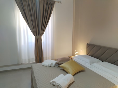 Iron/ironing board, WiFi, bed sheets. Bed and Breakfast 'Camera Read' with Balcony, Wi-Fi and Air Conditioning