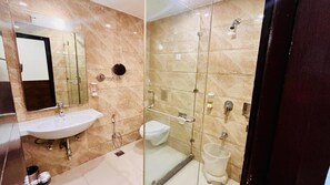Doccia, set di cortesia gratuito, asciugamani, shampoo