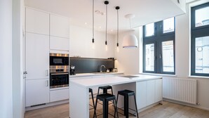 Comfort Apartment, 1 Bedroom, Non Smoking, City View | Private kitchen | Microwave