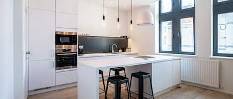 Comfort Apartment, 1 Bedroom, Non Smoking, City View | Private kitchen | Microwave