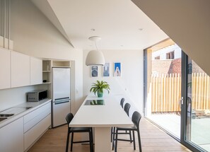 Comfort Apartment, Berbilang Katil, Penyaman udara, City View | Dapur peribadi | Ketuhar gelombang mikro 