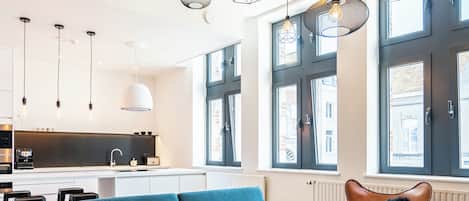 Comfort Apartment, 1 Bedroom, Non Smoking, City View | Living area