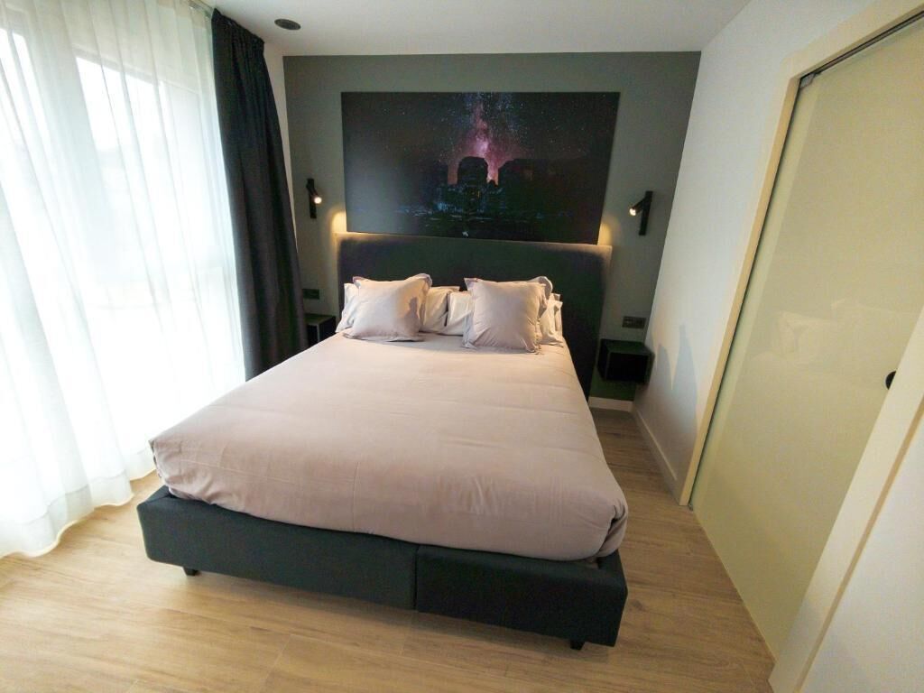 Habitación doble Deluxe, vista a la ciudad | Escritorio, wifi gratis y acceso para silla de ruedas 