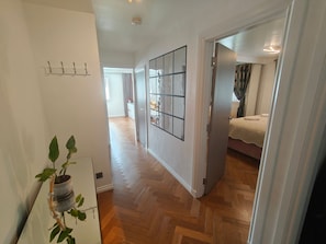 Room - Apartment Sleeps 6 With Wifi (Clydebank)