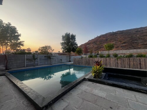 Retreat at 3BHK Pool farmhouse near Ghrishneshwar Temple/Ajanta Ellora with AC