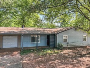 Exterior - Sweet Spot - Entire Home (Stone Mountain)