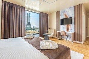 高級雙人房, 陽台, 城市景觀 | 書桌、筆電工作空間、免費無線上網