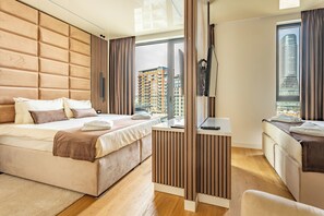 Deluxe Room, Balcony | Bathroom | Hair dryer, towels, soap, shampoo - Hotel Eterna Hill Rooftop (Beograd - Savski Venac)