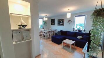 Apartment, Balcony, City View | Living area