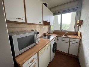 Oven, stovetop, dishwasher - 3-room apt with pool, near beach, wifi, parking - great for families (La Grande-Motte)