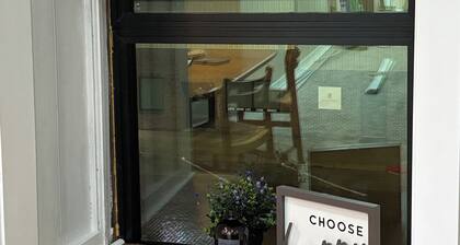 Brand X Loft Spacious 2 Bedroom Loft in the Heart of Hebron