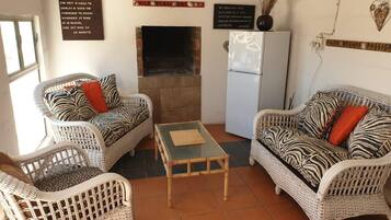 Basic Chalet, Patio, Sea View | Living area