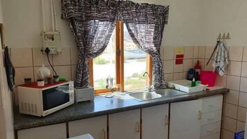 Basic Chalet, Patio, Sea View | Private kitchen