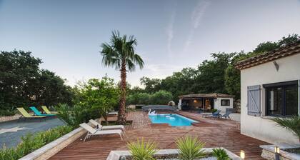Swimming pool & sunsets in Provence