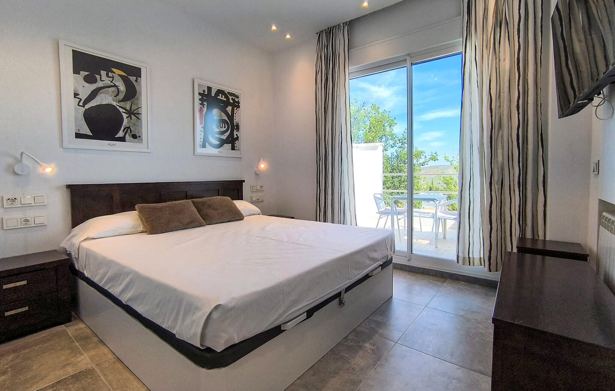 4 bedrooms, WiFi (free)