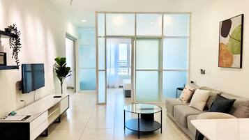 Apartment, 3 Bedrooms, City View | Living area
