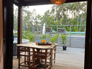 Outdoor dining - Romantic bungalow, AC - 3 guests (Saint-Philippe)