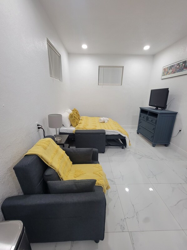 Room - Amazing 1-bedroom Suite with AC in vibrant Miami (Miami)