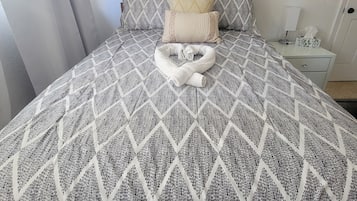 1 habitación, tabla de planchar con plancha, wifi y ropa de cama