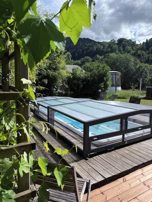 Outdoor spa tub - Vrbo Property (Hyères)