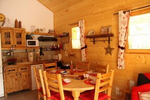 Dining - Vrbo Property (Hyères)
