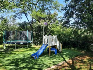 A playground with a slide and a climbing structure. - Mobile home terrace - 4 guests (Rocamadour)